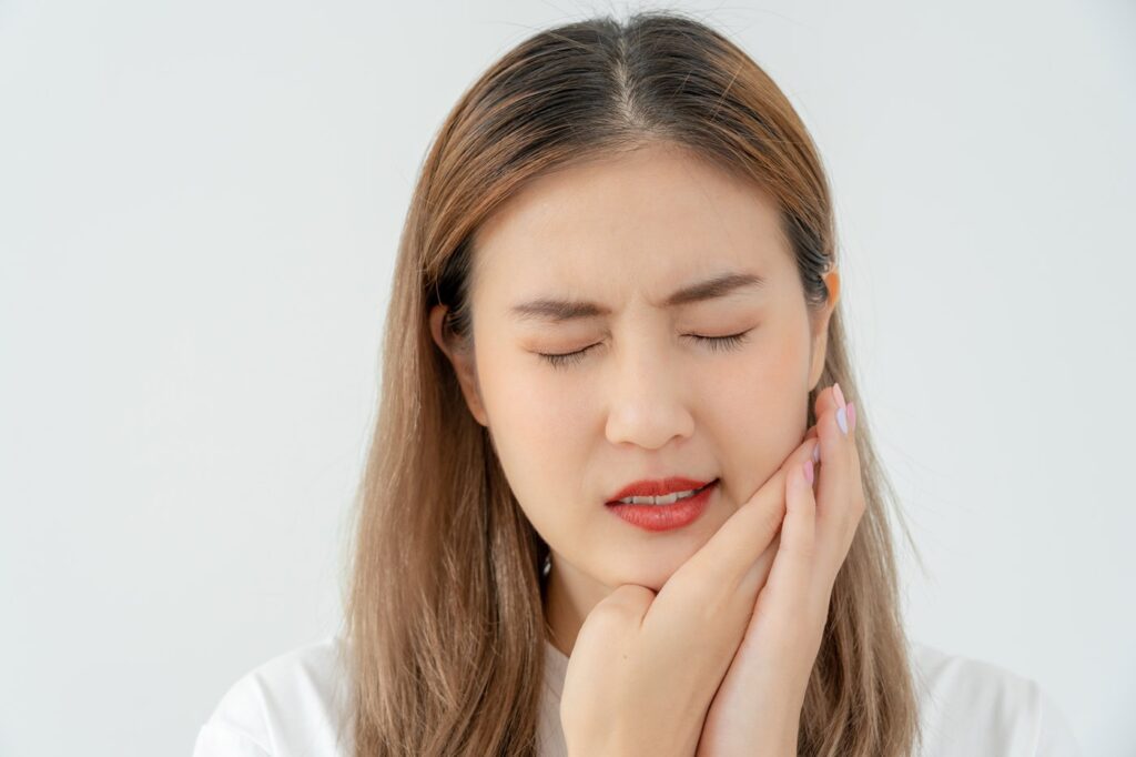 Đau Răng Số 8 Phải Làm Sao? Nguyên Nhân và Cách Xử Lý