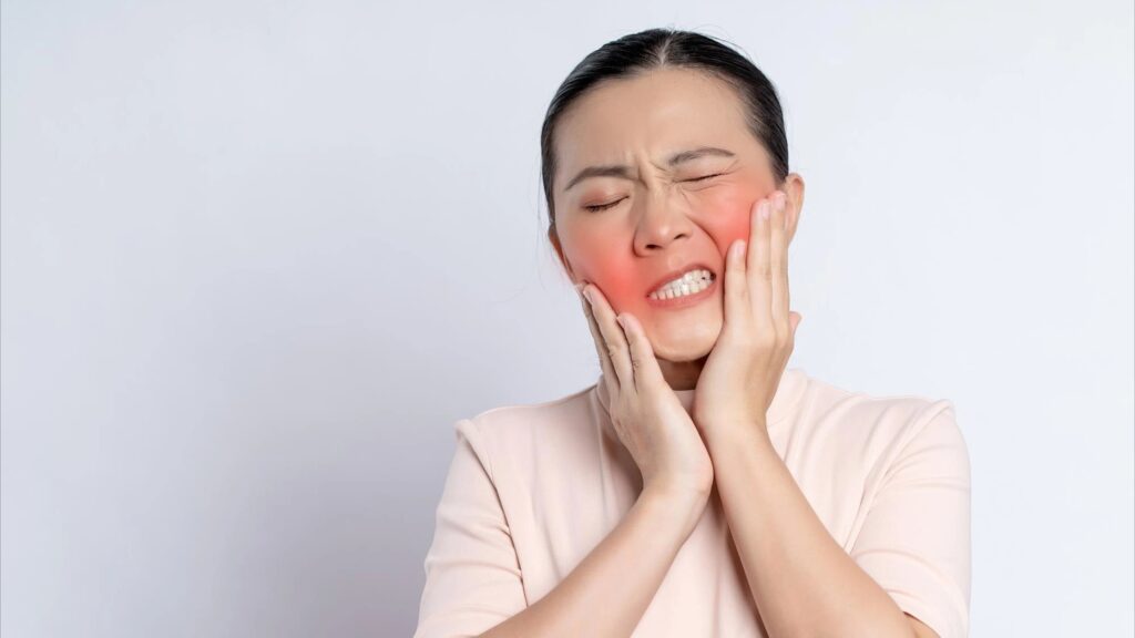 Mọc Răng Khôn Ù Tai: Dấu Hiệu Cảnh Báo Và Giải Pháp